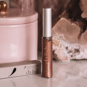 New Dalish metallic eyeshadow in gold